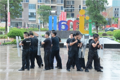 堅基商業 - 持刀男子闖進JJMALL？不要慌，這是反恐防暴演練