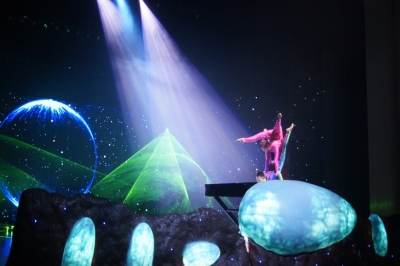 堅(jiān)基地產(chǎn)丨夢(mèng)幻桃劇秀 幸?？图胰?——“《桃花水母》大型夢(mèng)幻舞臺(tái)秀”專場(chǎng)拓客活動(dòng)圓滿