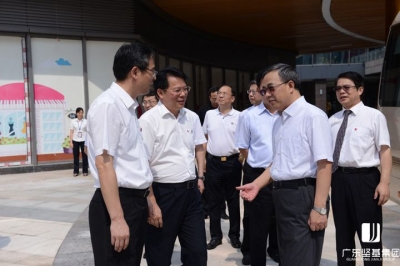 中央政治局委員、廣東省委書記胡春華視察河源市商業(yè)中心